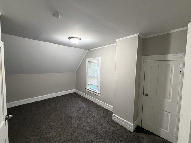 Building Photo - 875 E 154th St