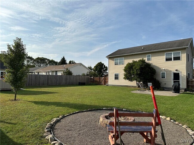 Building Photo - 737 Sleepy Hollow Rd