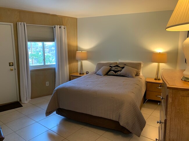 Building Photo - 540 E Monaco Pl