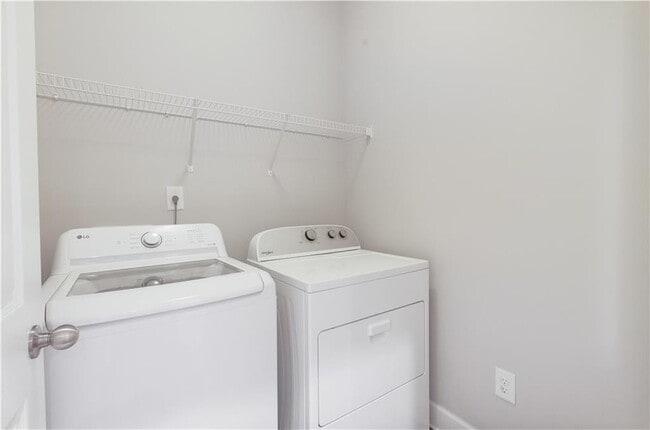 Building Photo - 2541 Sibley Dr