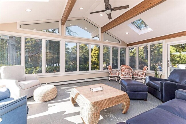 Building Photo - 14 Woodlake Dr