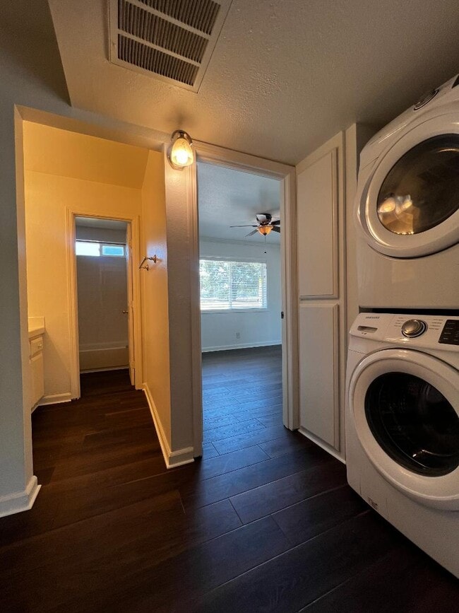 Building Photo - 2515 Merrychase Dr