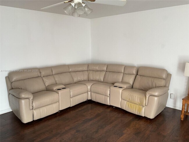 Building Photo - 516 Saxony Dr