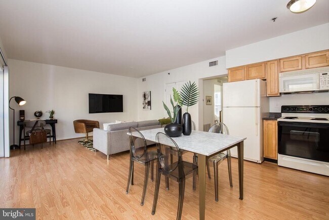 Building Photo - 1030 N 2nd St