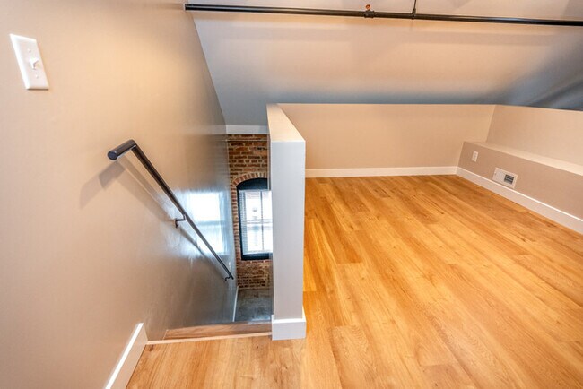 Building Photo - 235 Old South High St