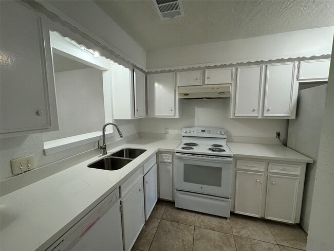 Building Photo - 9330 Tooley Dr