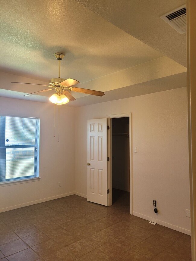 Building Photo - 3601 Dustin Ct