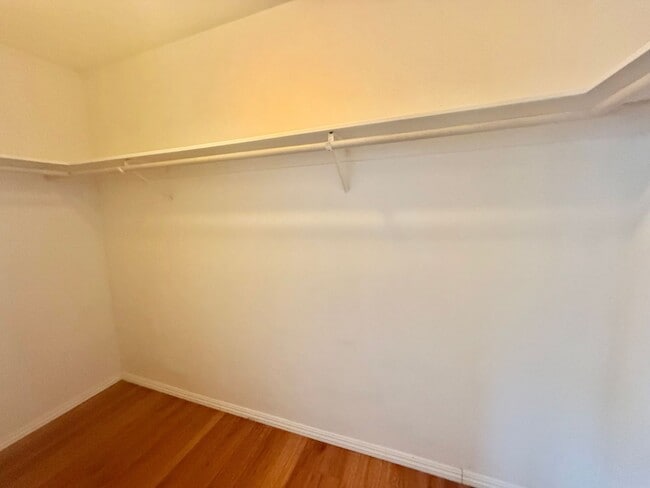 Building Photo - CAMPBELL - Downstairs unit in desirable location