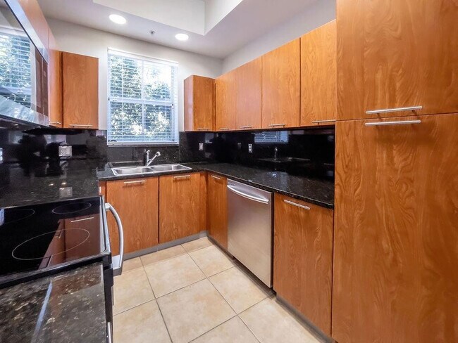 Building Photo - 2343 Vintage Dr