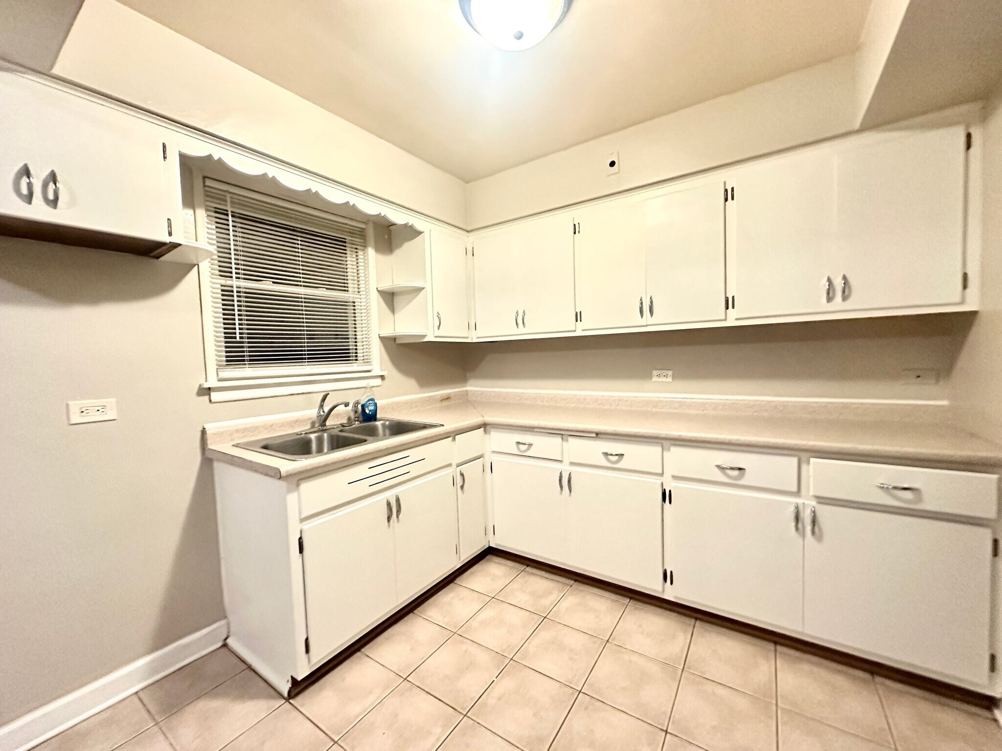 Building Photo - 2533 S 57th Ct