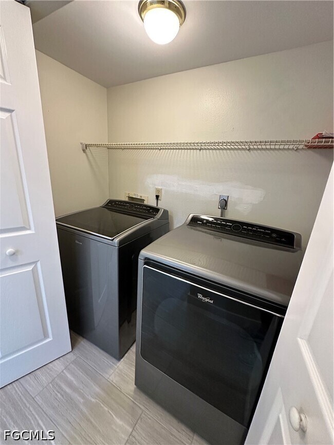 Building Photo - 6136 Whiskey Creek Dr