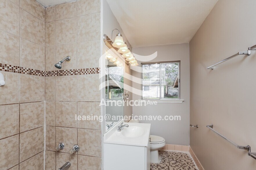 Building Photo - 1344 Dorgan St