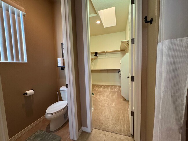 Building Photo - Luxurious Furnished Golf Course Short-Term Rental