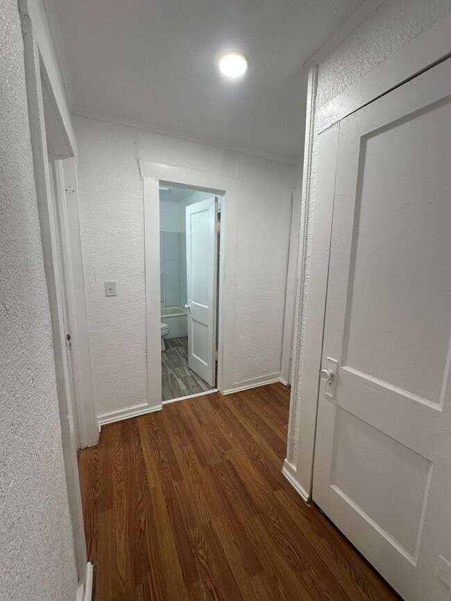 Building Photo - Cute 2 bed 1 bath Home