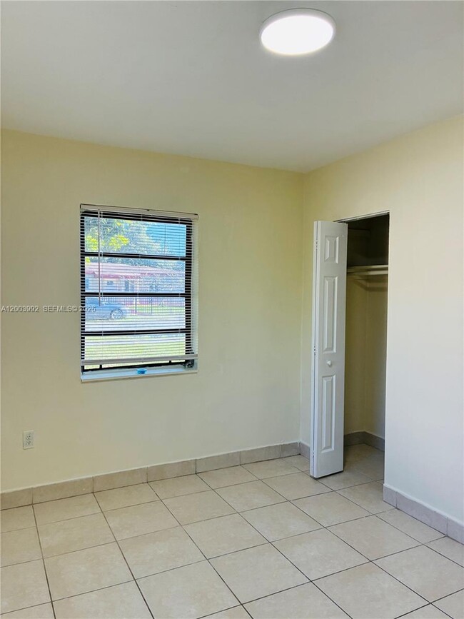 Building Photo - 275 NW 190th St