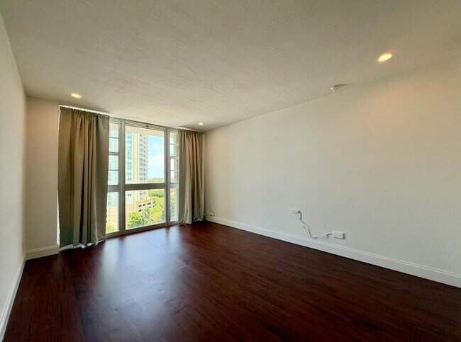Building Photo - 2451 Brickell Ave