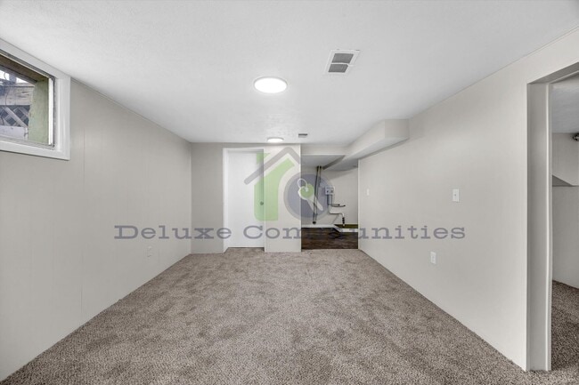 Building Photo - Spacious 4 Bedroom- With Extra room! New Remodel!