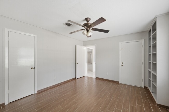 Building Photo - 2607 Brom-Bones Dr