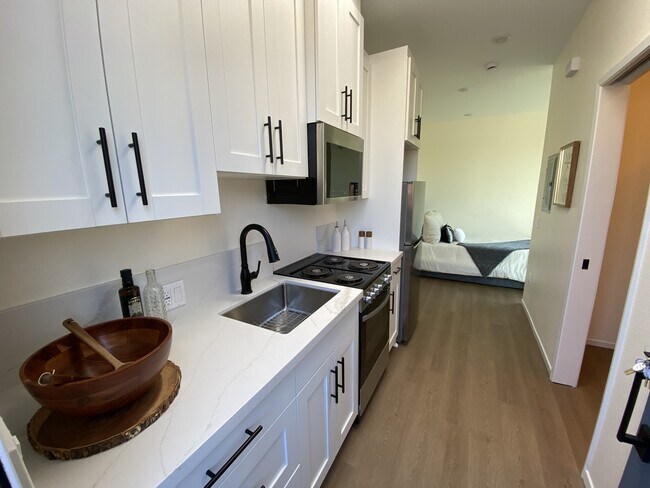 Building Photo - 3042-3044 J St