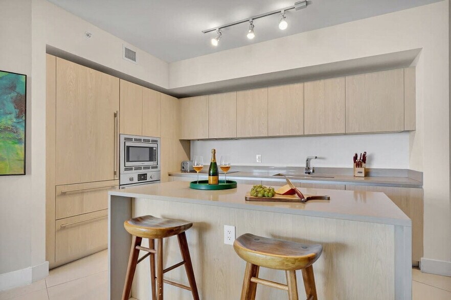 Building Photo - 4111 S Ocean Dr
