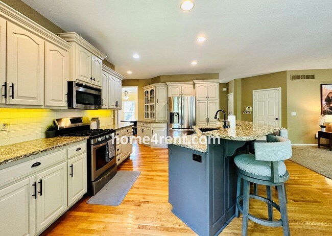 Building Photo - Beautiful Four Bedroom Home in a Quiet Neighborhood w/ an Updated Kitchen, Wood Floors, and a Fin...