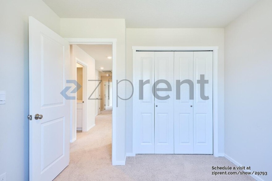 Building Photo - Unit