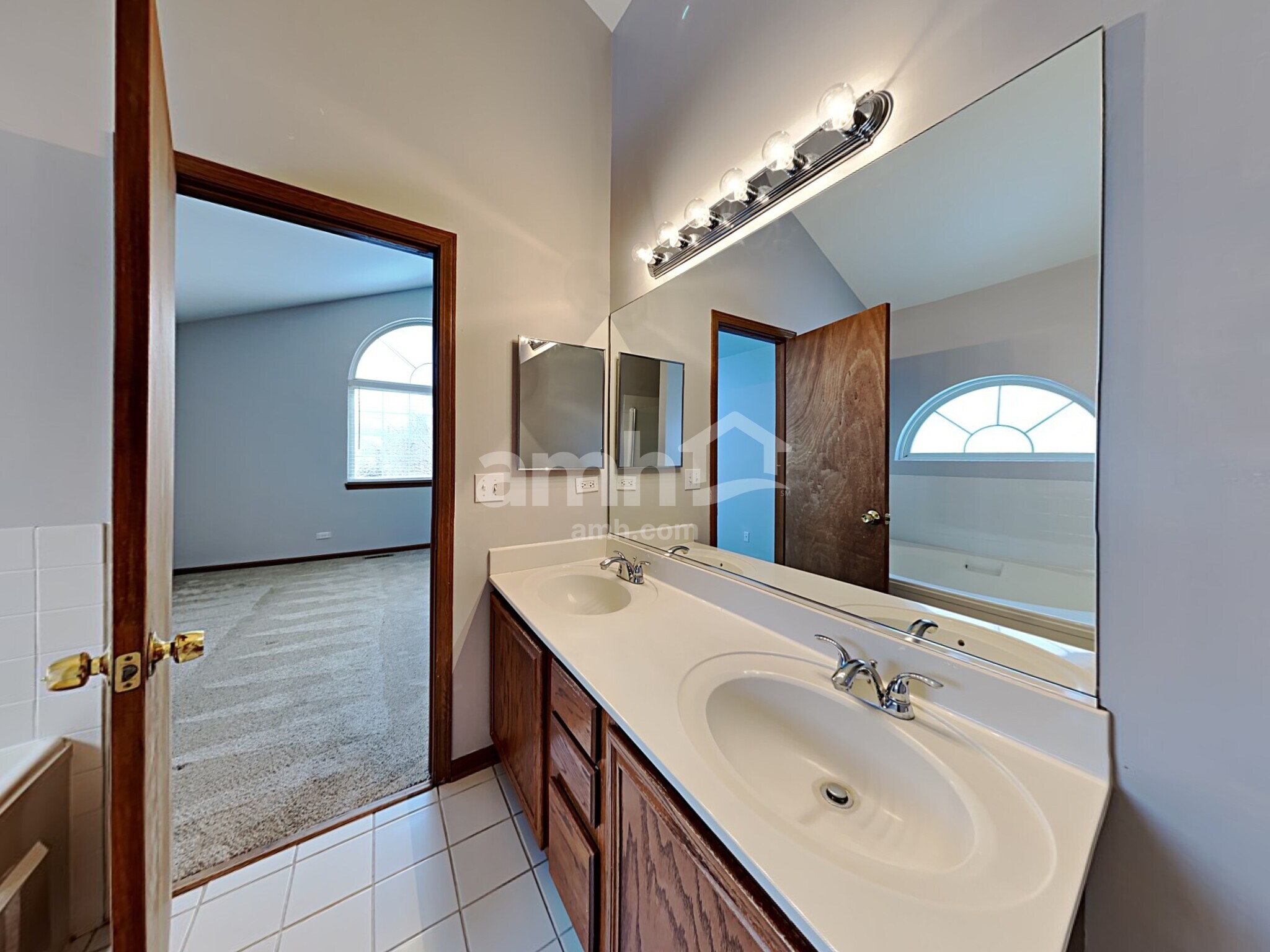 Building Photo - 571 Jenna Dr