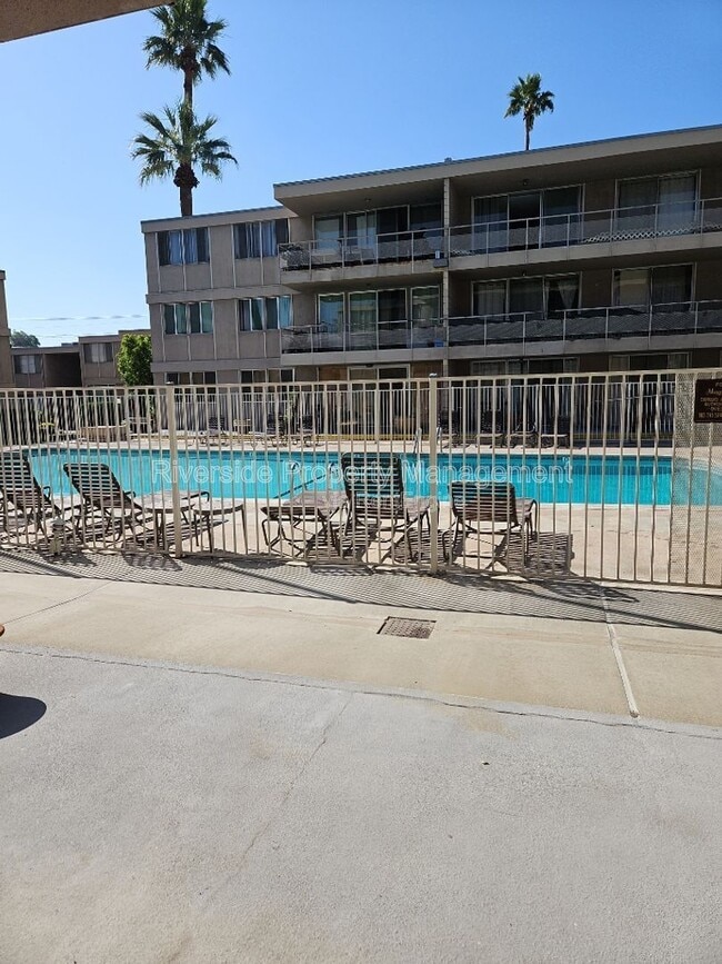 Building Photo - 6979 Palm Ct