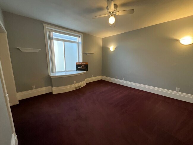 Building Photo - 2135