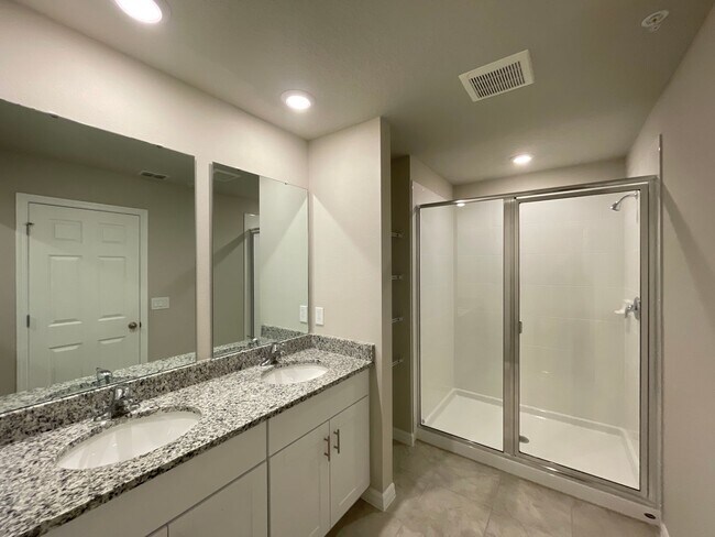 Building Photo - Lake View 3 Bedroom, 2.5 Bath Townhome in Ocoee FL!