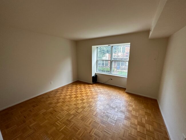 Building Photo - 1002 Valley Glen Rd