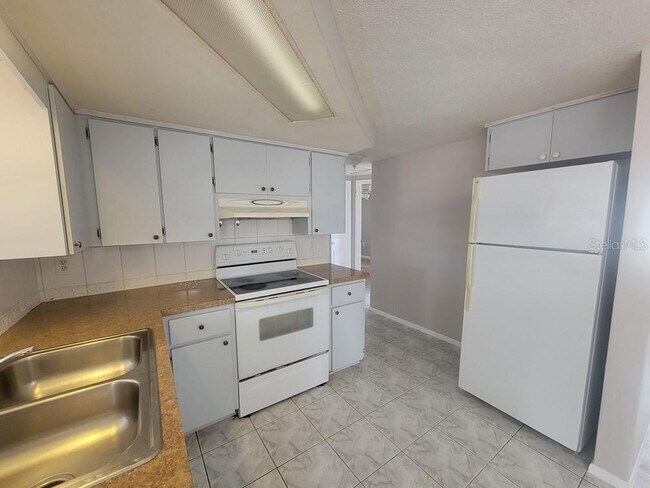 Building Photo - 7831 Sagebrush Dr