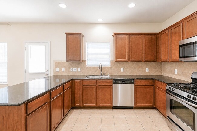 Building Photo - 10311 Whisper Bluff Dr