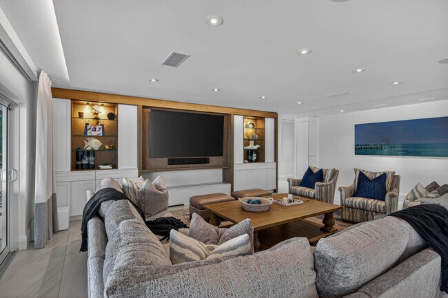 Building Photo - 3109 NE 42nd Ct