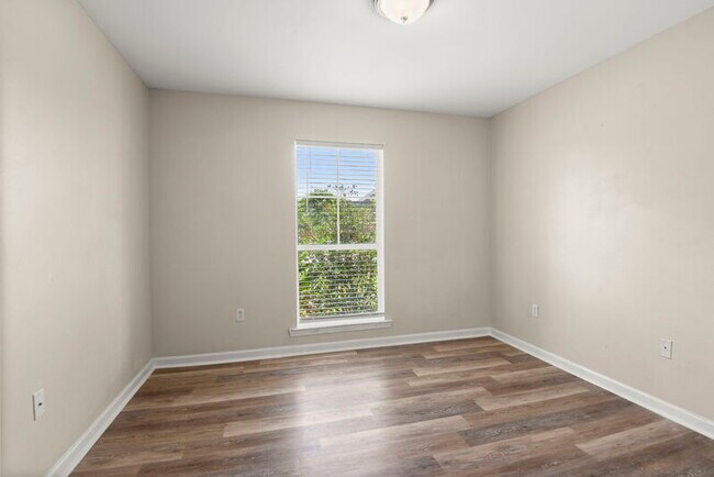 Building Photo - 11327 Shady Bend Dr