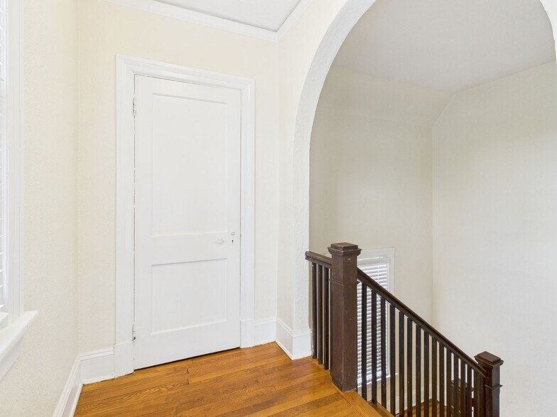 Building Photo - 2802 Dupont Cir