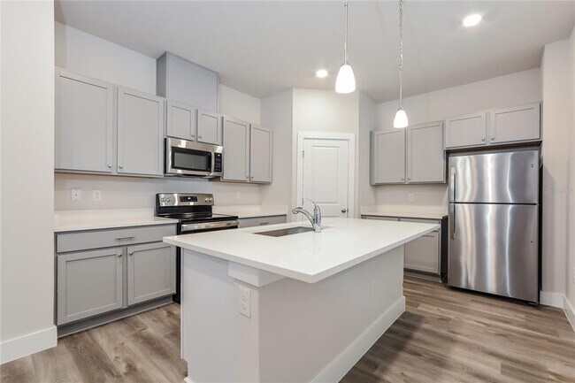 Building Photo - 804 E Voorhis Ave