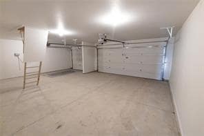 Building Photo - 8233 Mountain Oak Dr