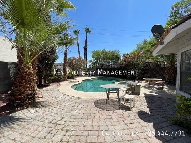 Building Photo - TWO STORY 4 BEDROOM WITH POOL NEAR SPRING ...