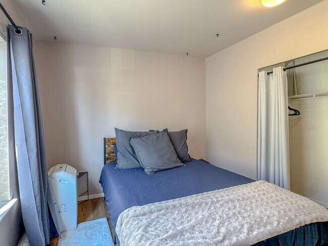 Building Photo - Top Floor Northgate 2 bed/2 bath Condo, $2...