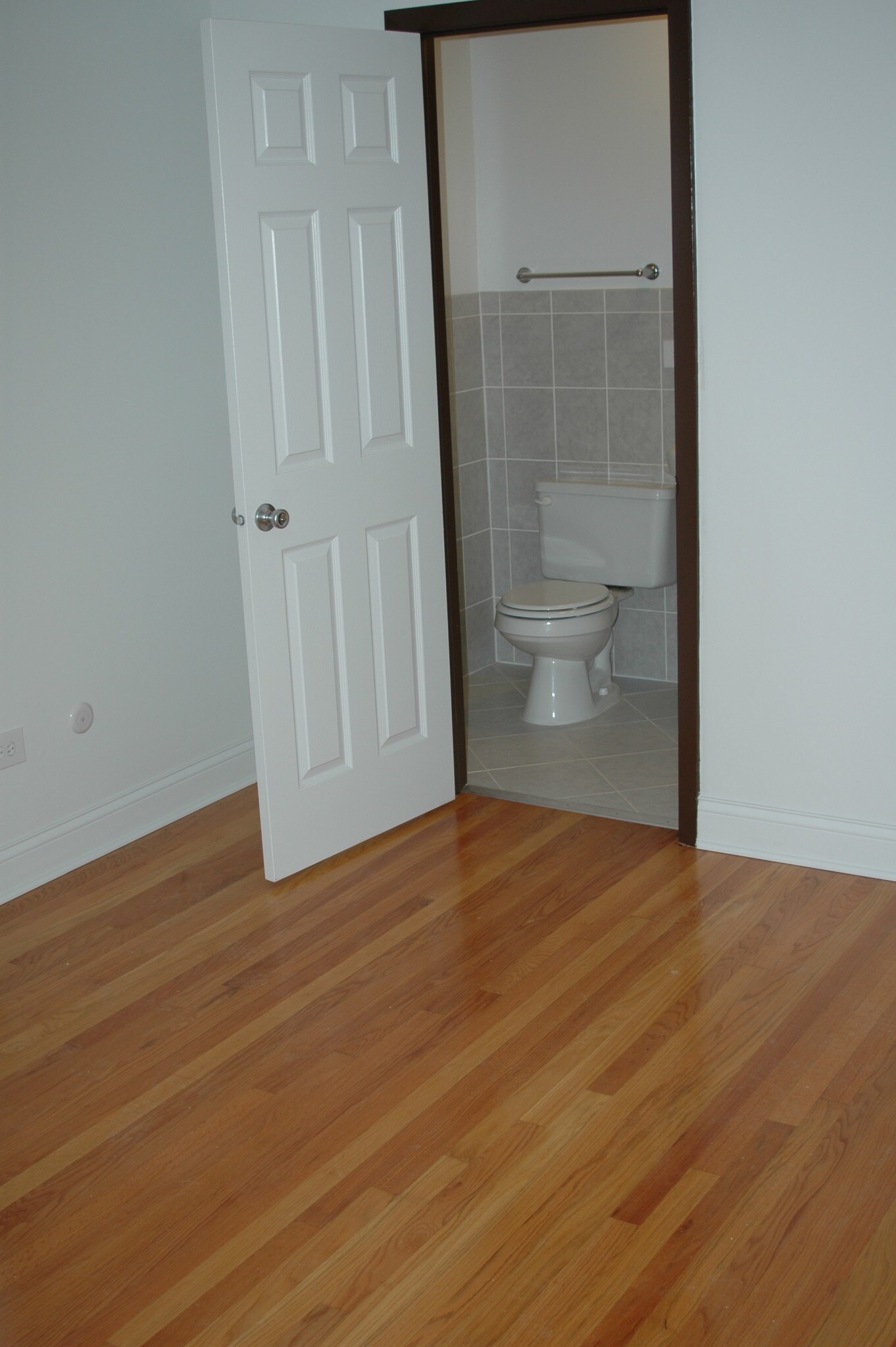 Master bedroom - 826 E Capri Dr