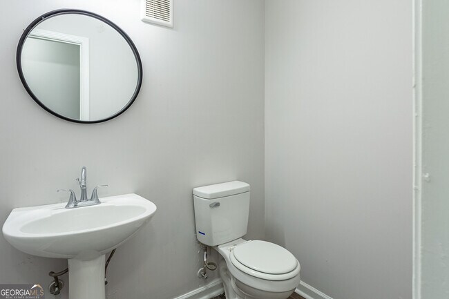 Building Photo - 2 Belmont Park Dr