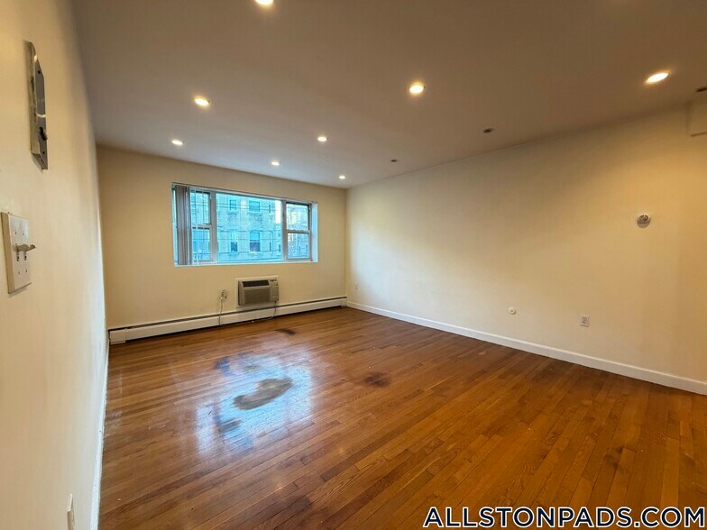 Building Photo - 34 Gardner St