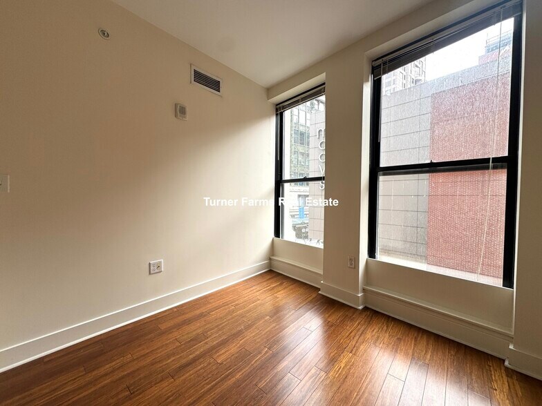 Building Photo - 10 Winter St