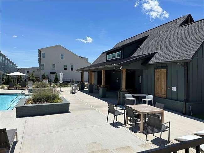 Building Photo - 1220 Waterfall Ct