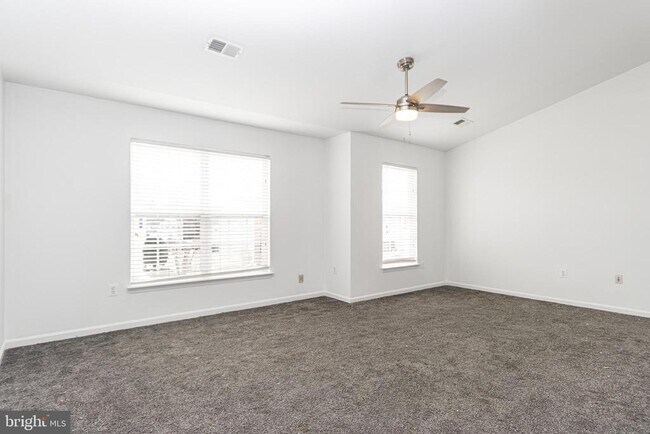 Building Photo - 6 Mintwood Dr