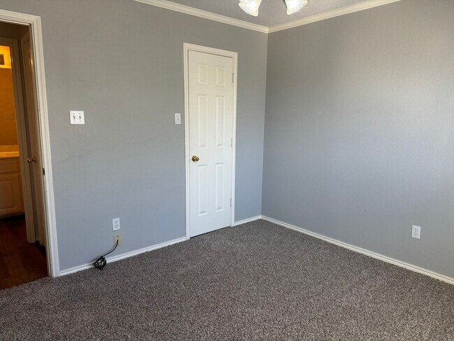 Building Photo - Shadow Hills Delight