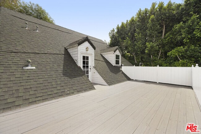 Building Photo - 4309 Gentry Ave