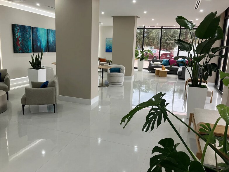 Lobby - 2401 S Ocean Dr