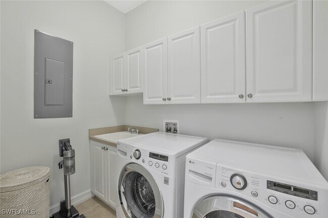 Building Photo - 5030 Blauvelt Way